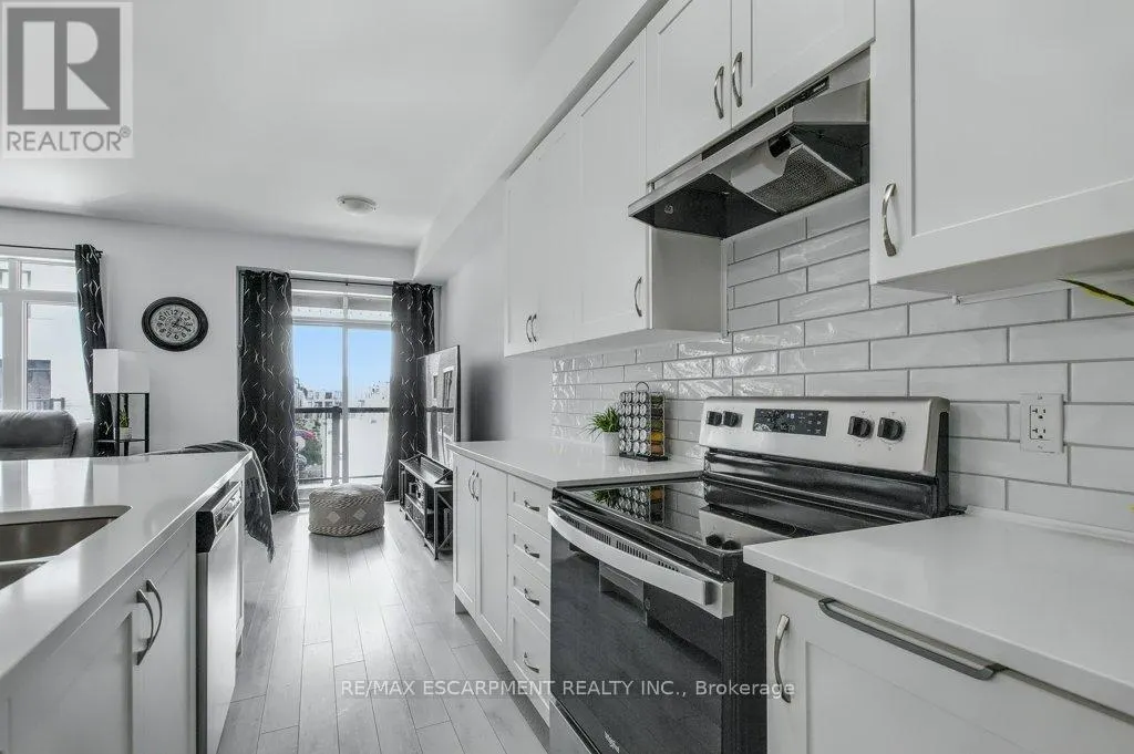 1115 - 585 COLBORNE STREET E