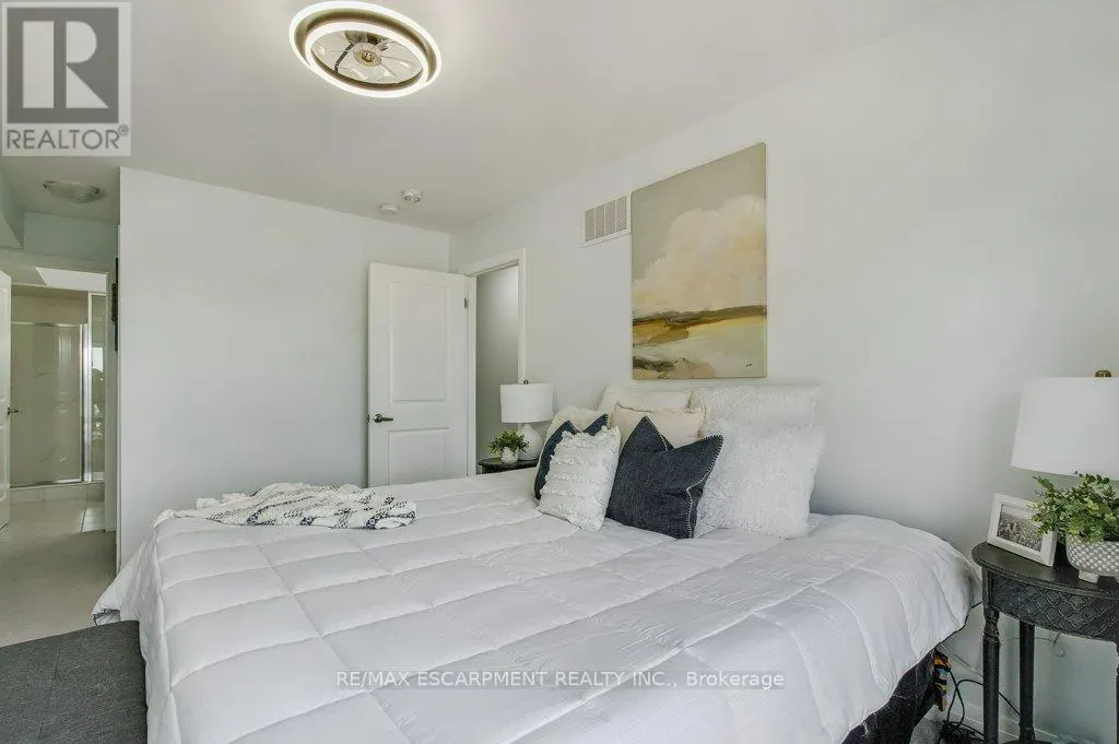 1115 - 585 COLBORNE STREET E