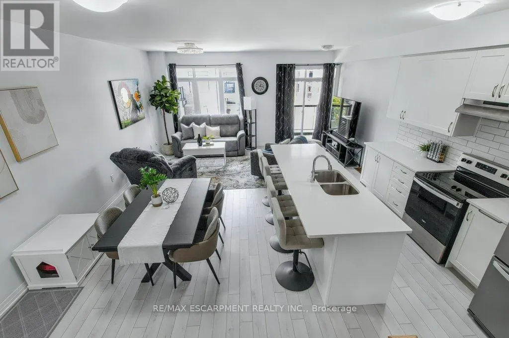 1115 - 585 COLBORNE STREET E