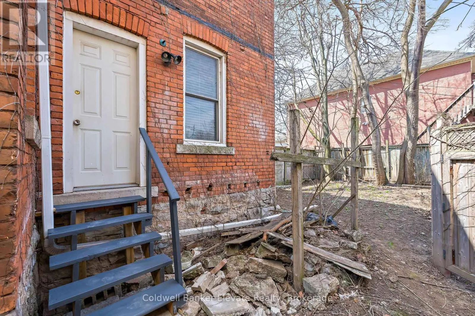 27 TISDALE STREET N