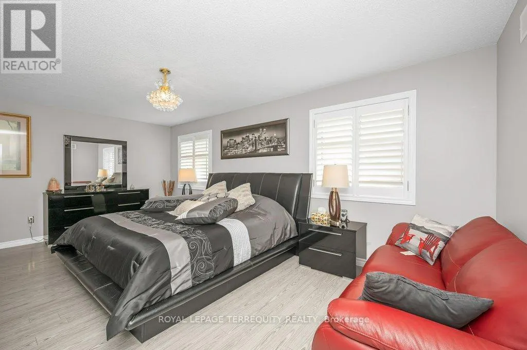 15 ARMOUR CRESCENT