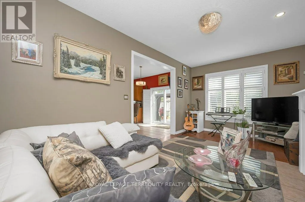 15 ARMOUR CRESCENT