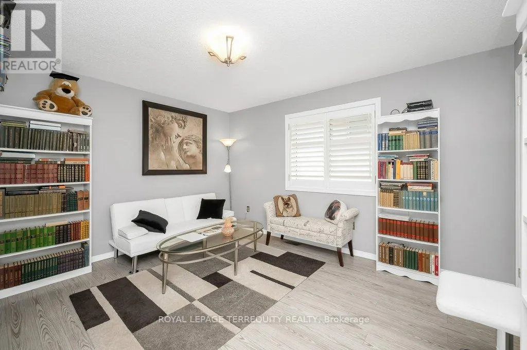 15 ARMOUR CRESCENT