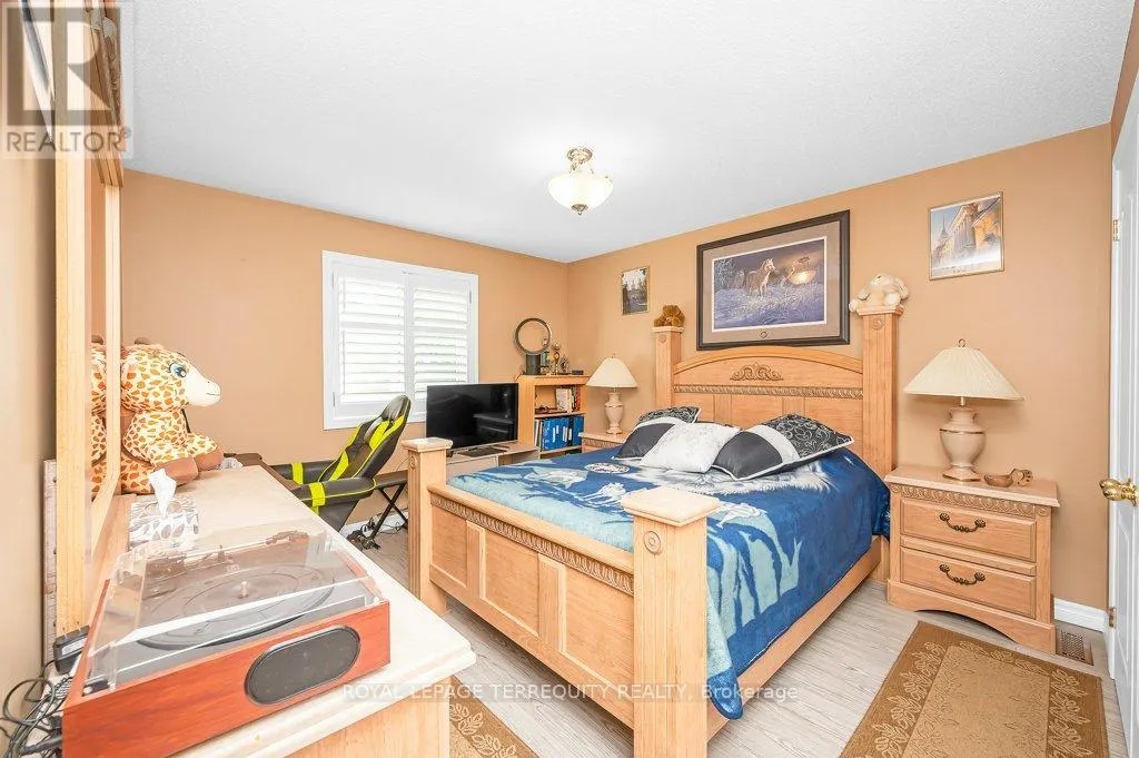 15 ARMOUR CRESCENT