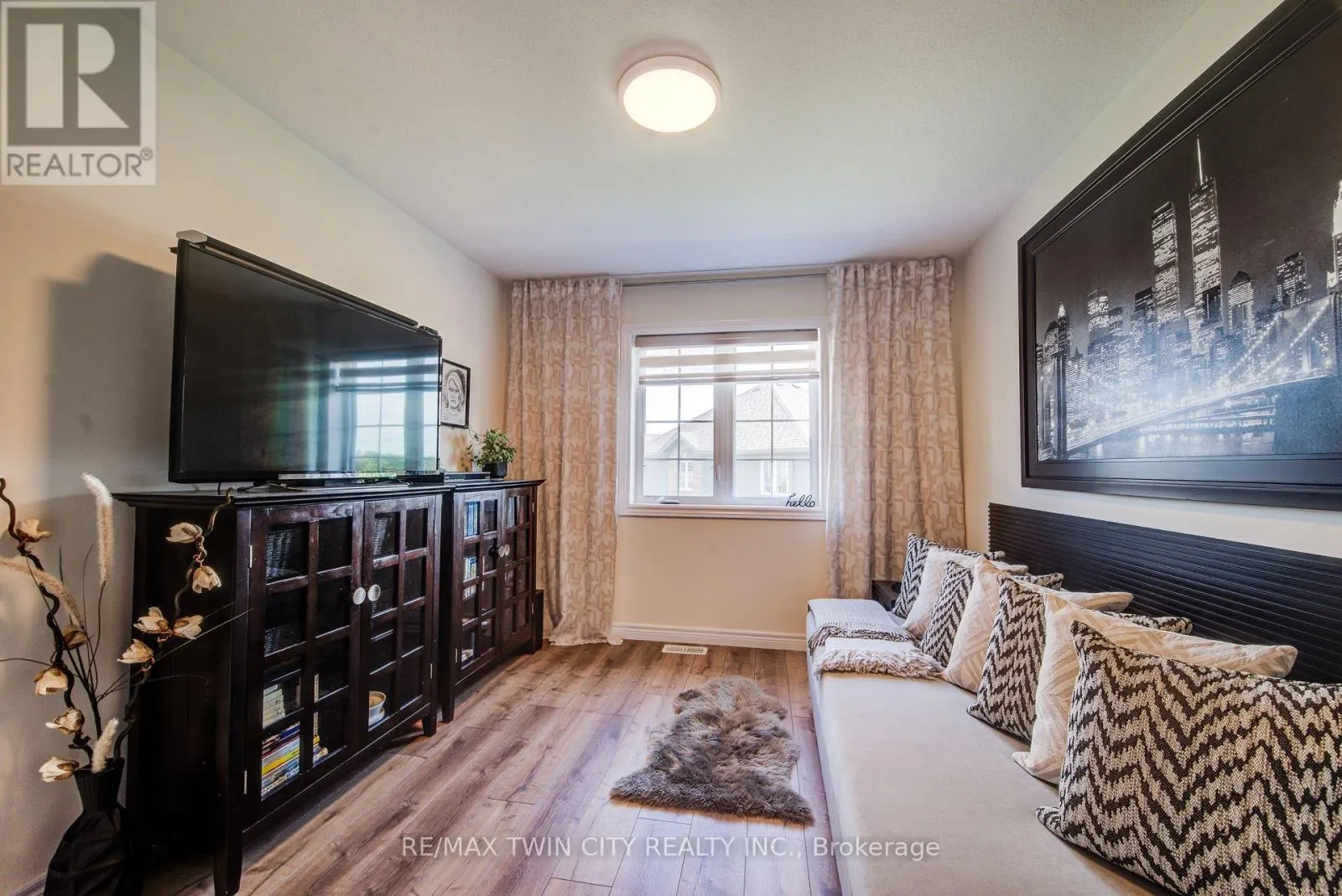 43 - 350 OLOANE AVENUE