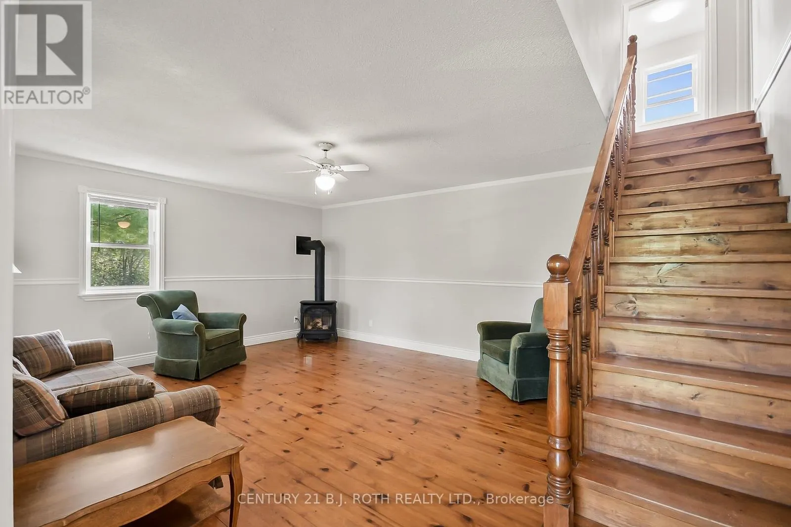 1048 OLD NORTH ROAD N