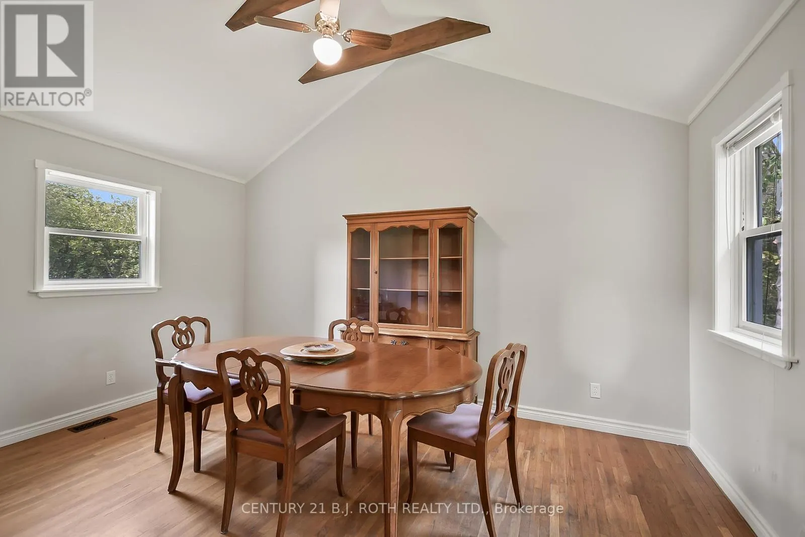 1048 OLD NORTH ROAD N