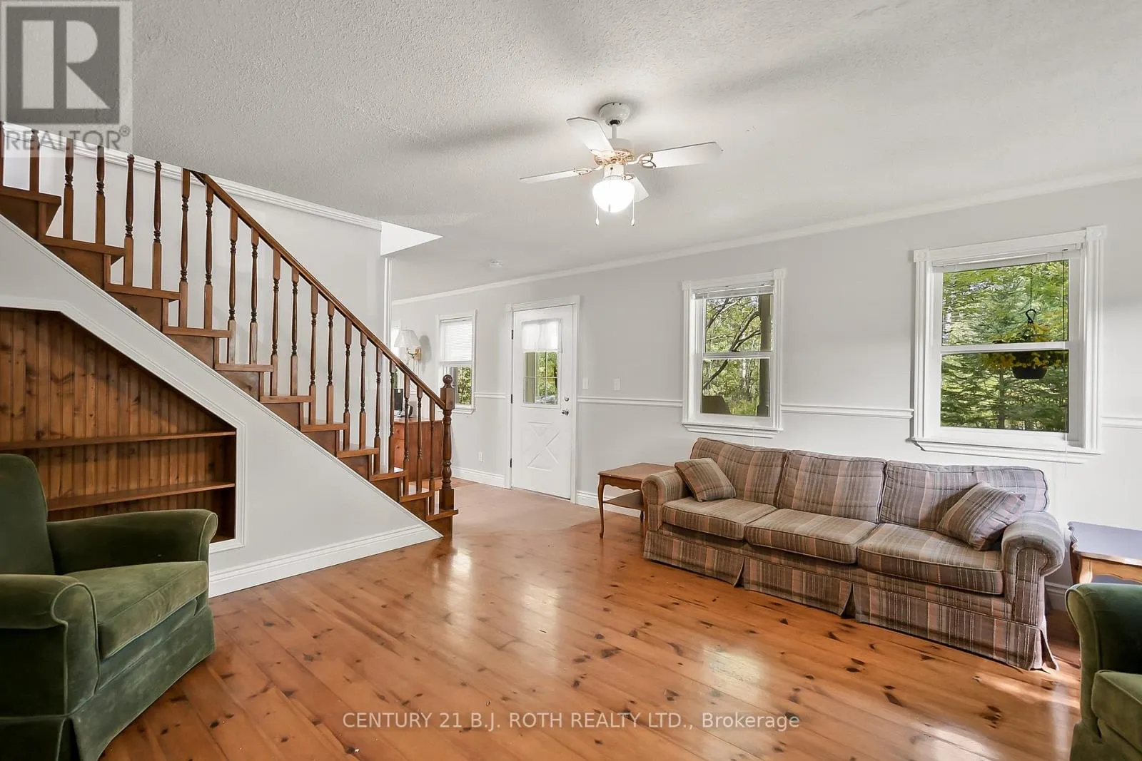 1048 OLD NORTH ROAD N
