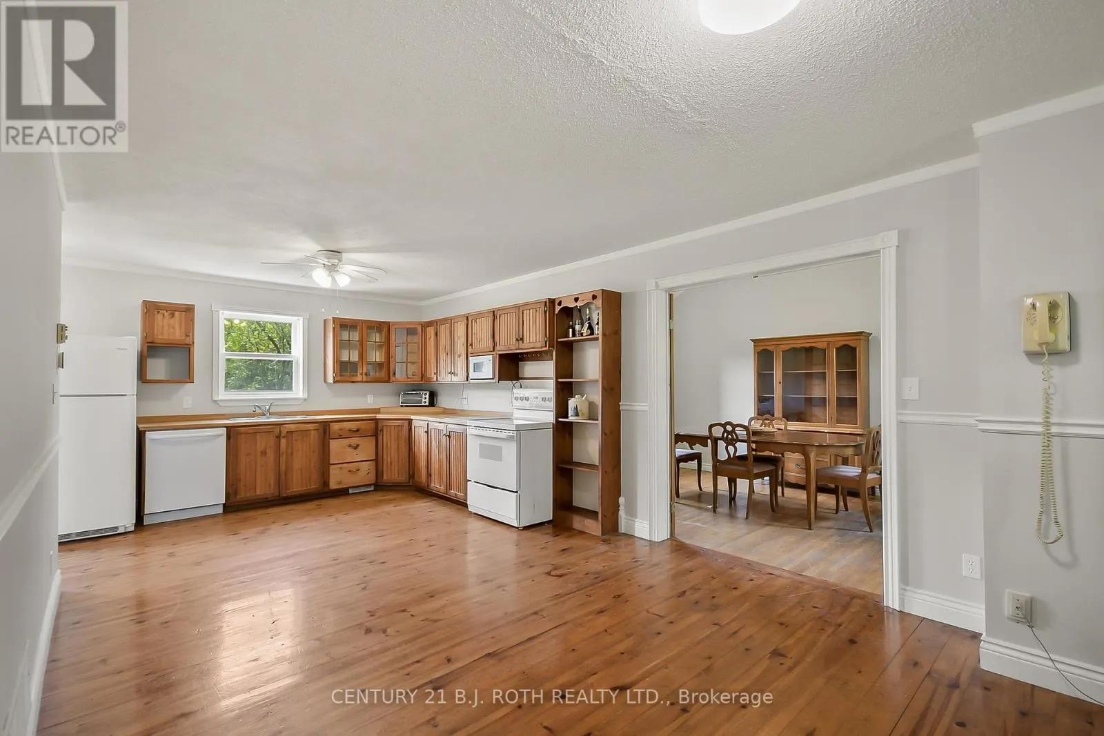 1048 OLD NORTH ROAD N