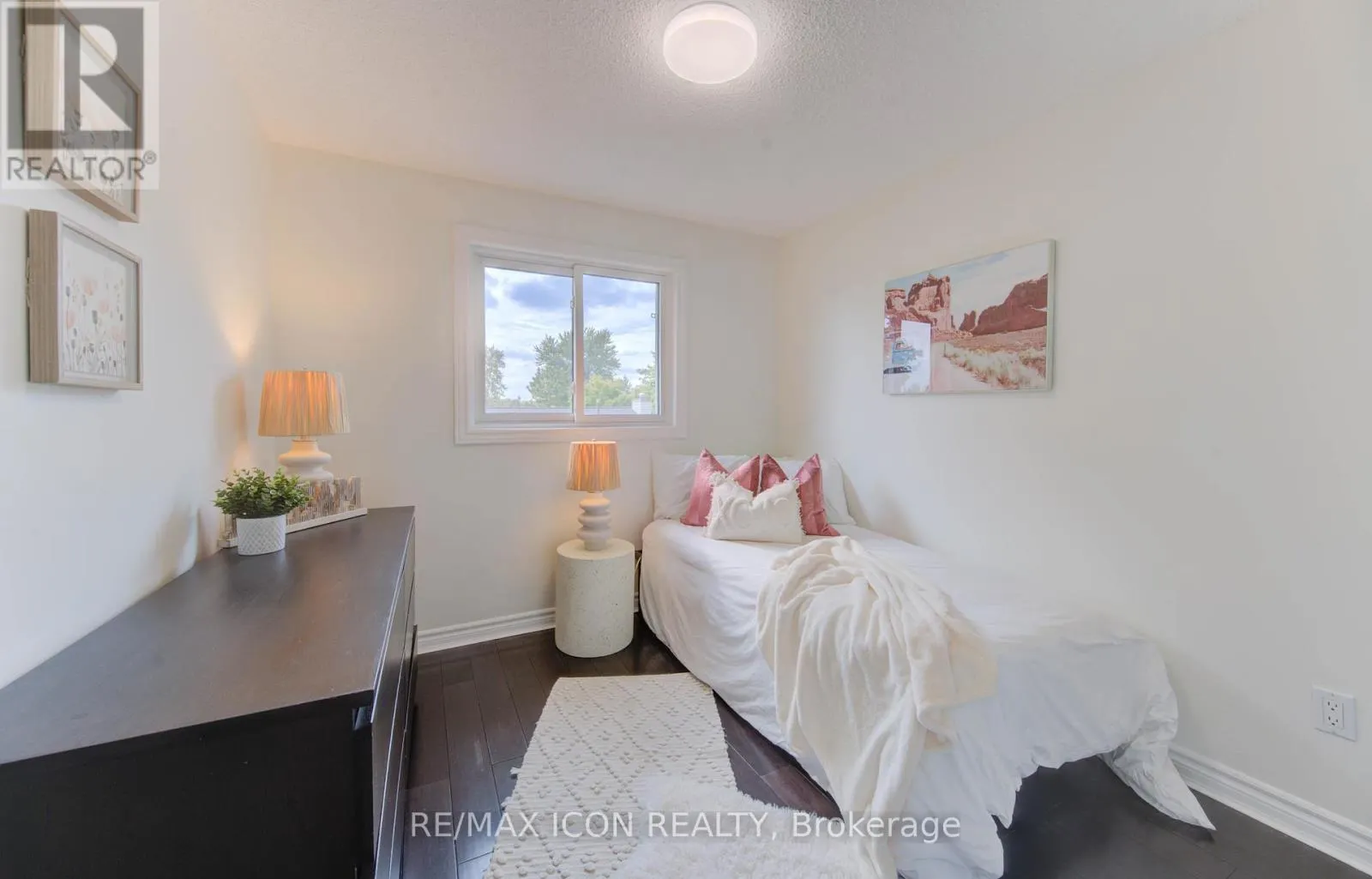 43 WINDING WAY