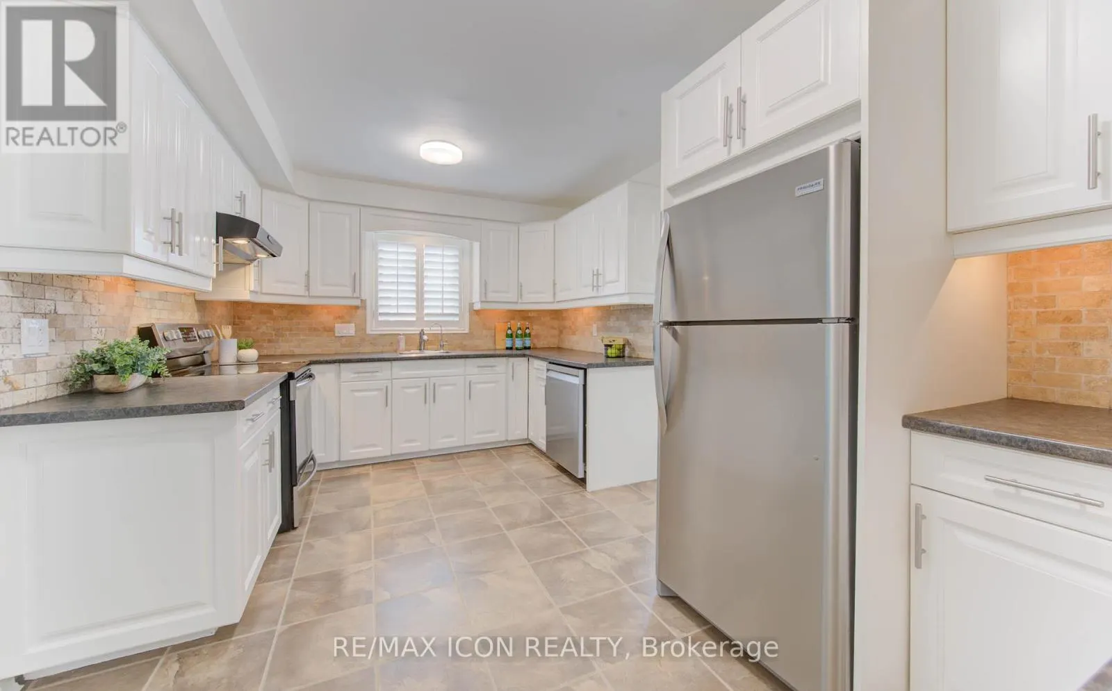 43 WINDING WAY