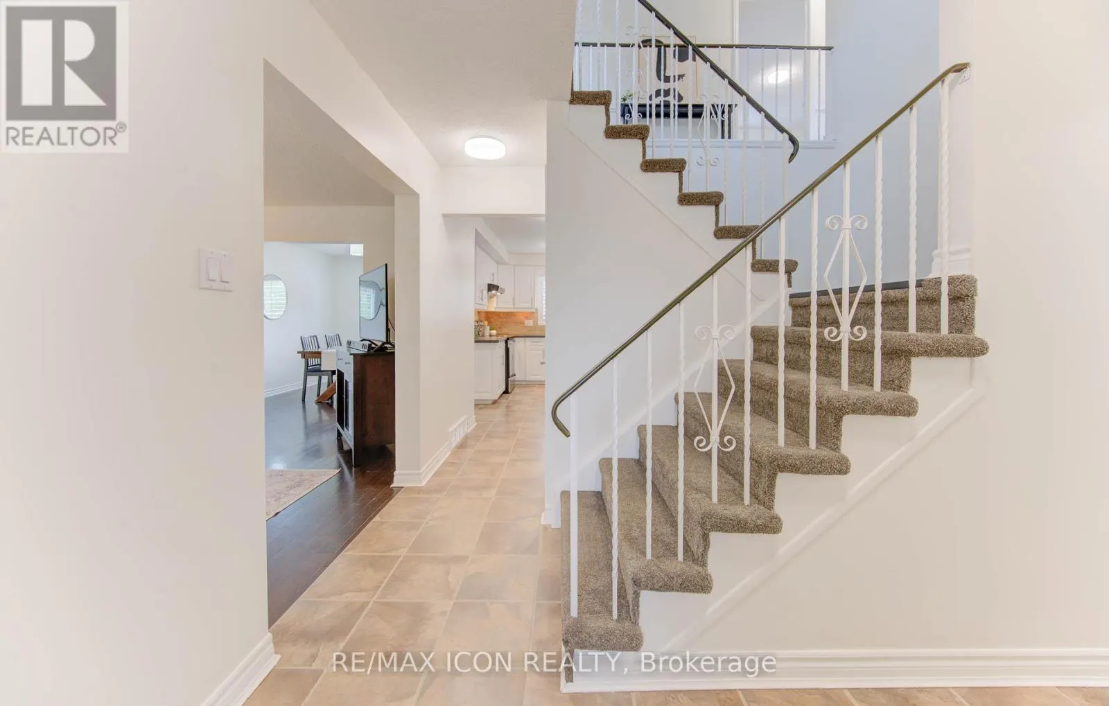 43 WINDING WAY