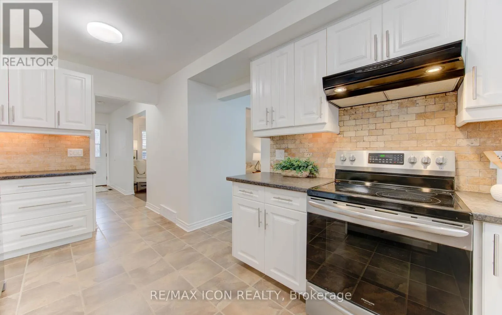 43 WINDING WAY
