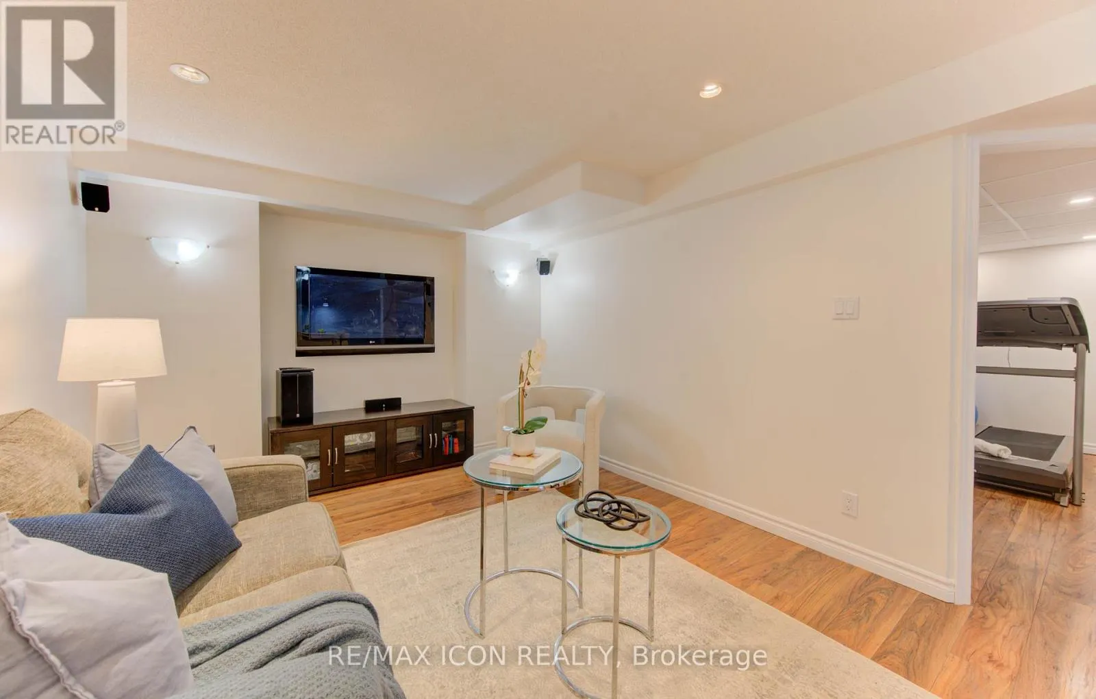 43 WINDING WAY