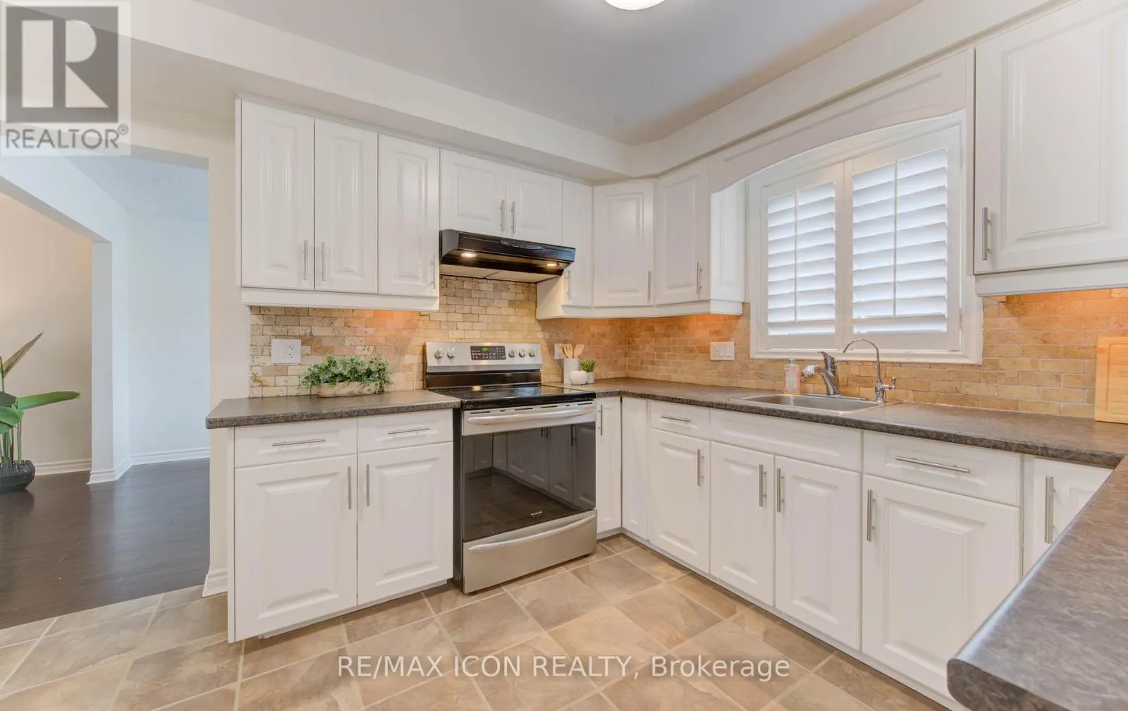 43 WINDING WAY