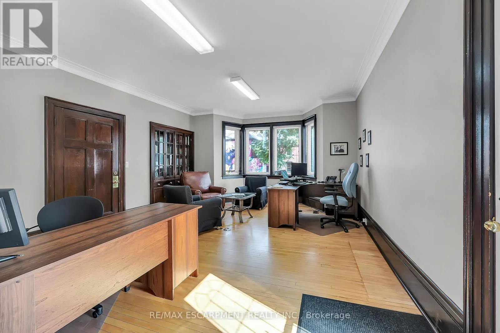 235 QUEEN STREET S