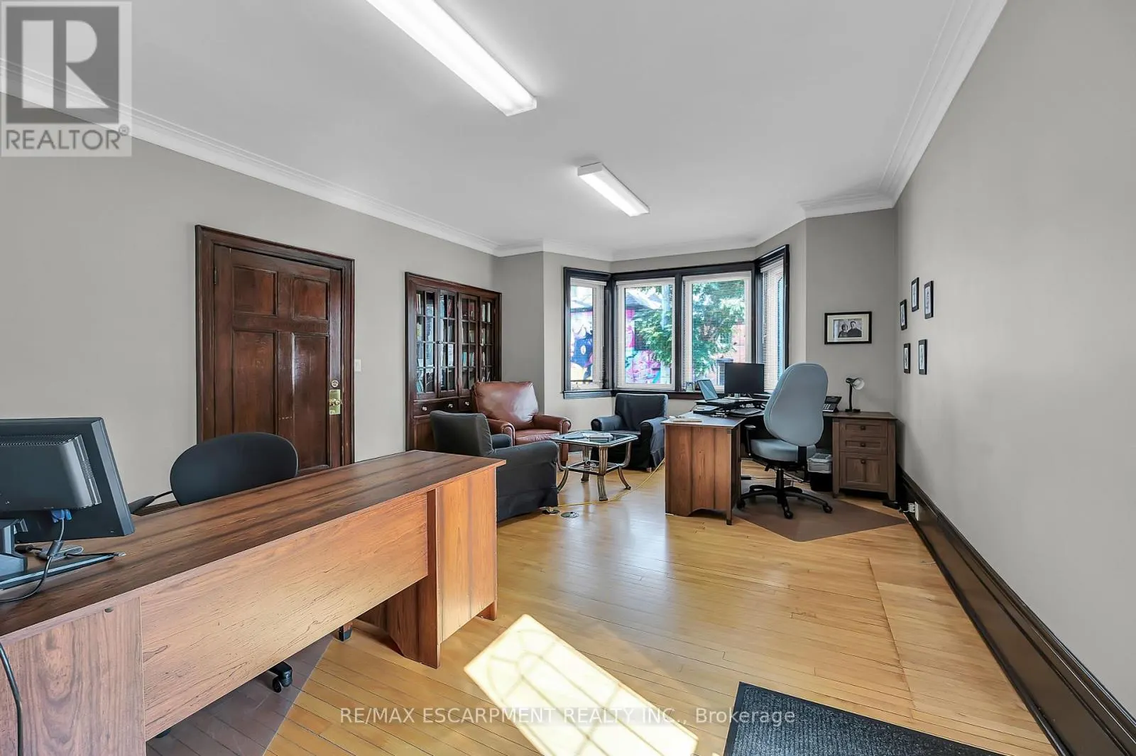 235 QUEEN STREET S