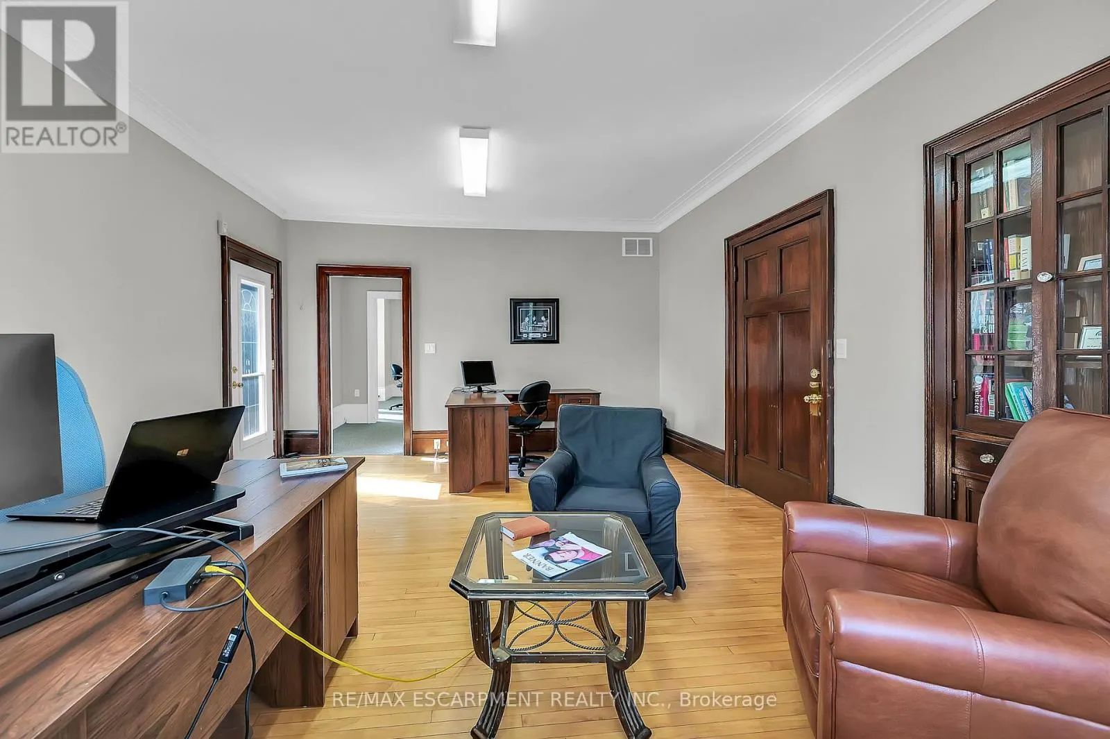 235 QUEEN STREET S