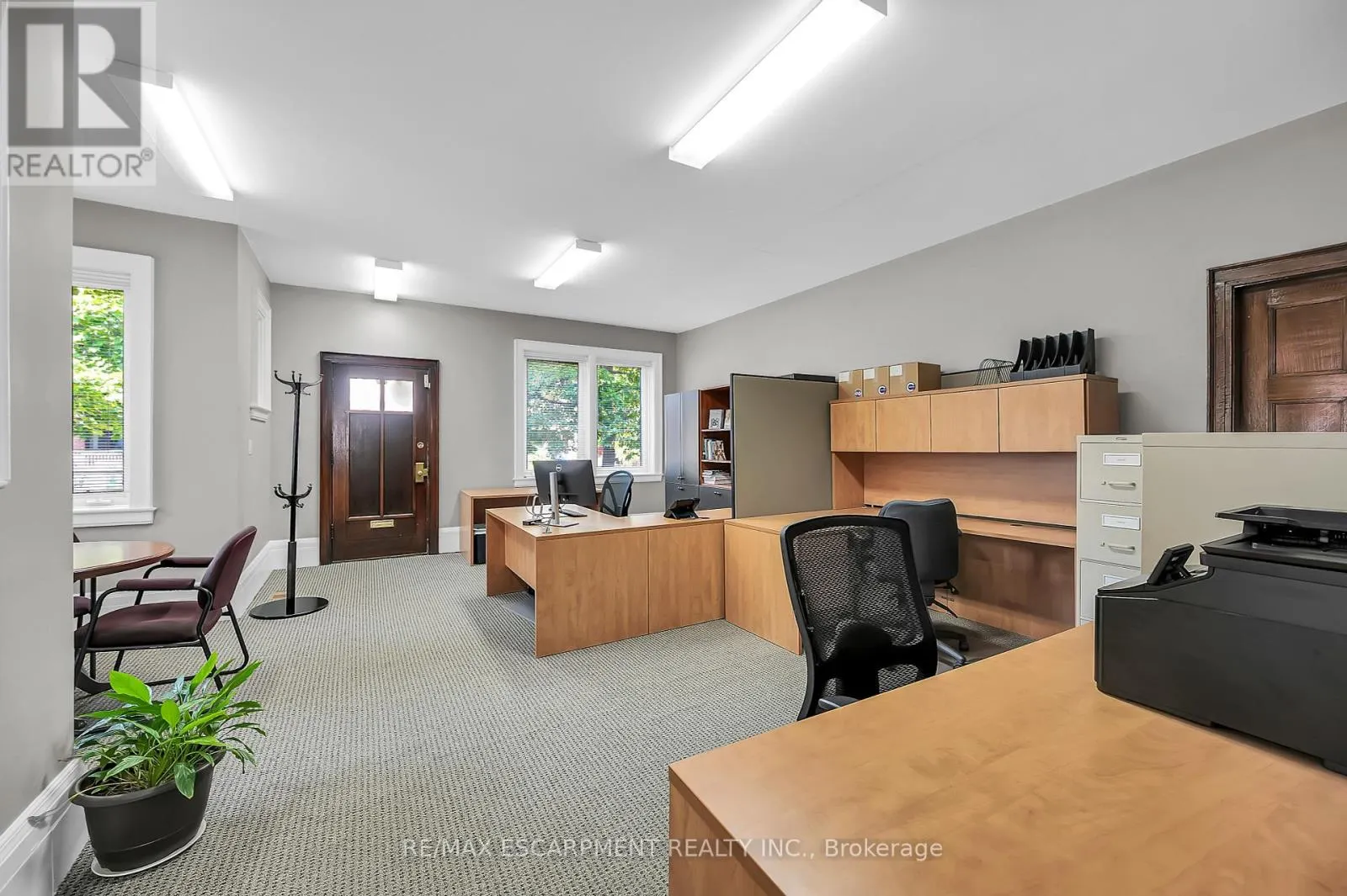 235 QUEEN STREET S