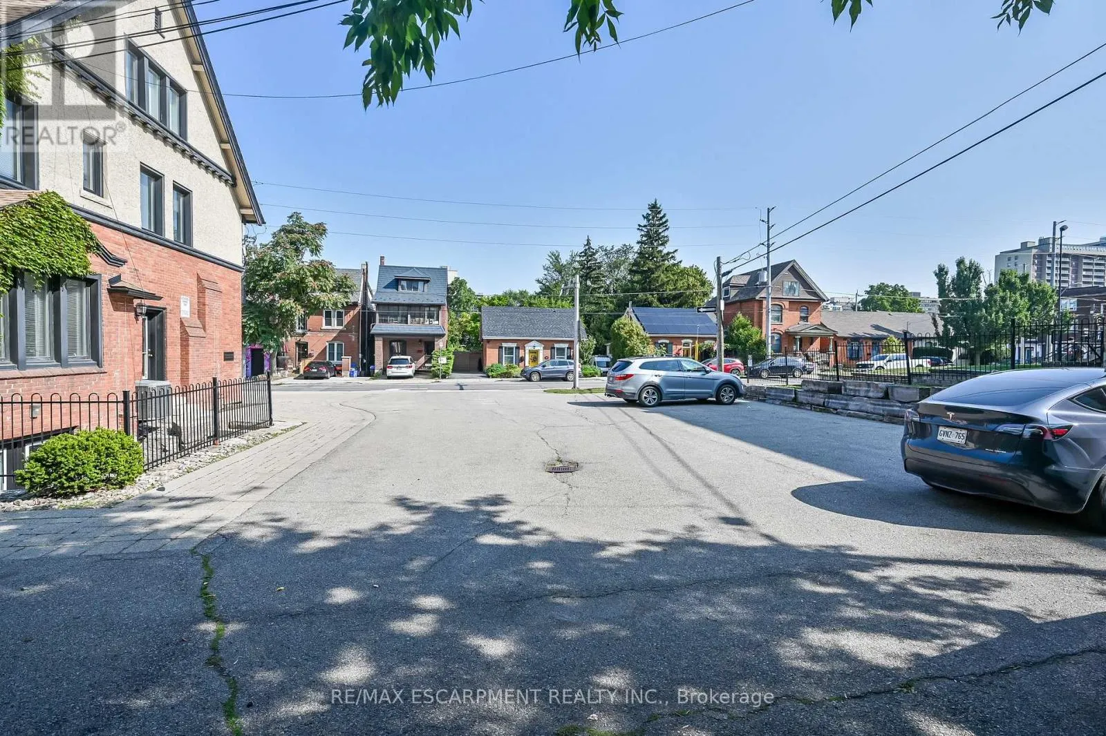 235 QUEEN STREET S