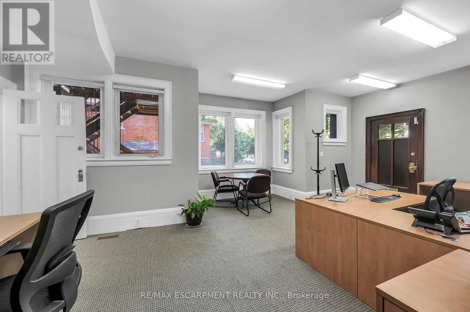 235 QUEEN STREET S