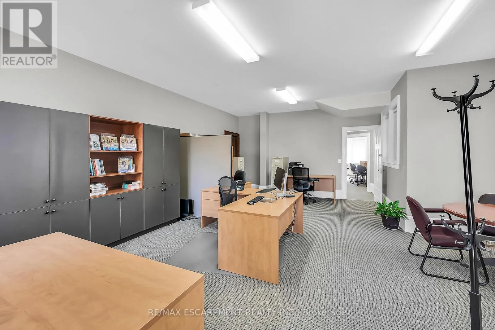 235 QUEEN STREET S