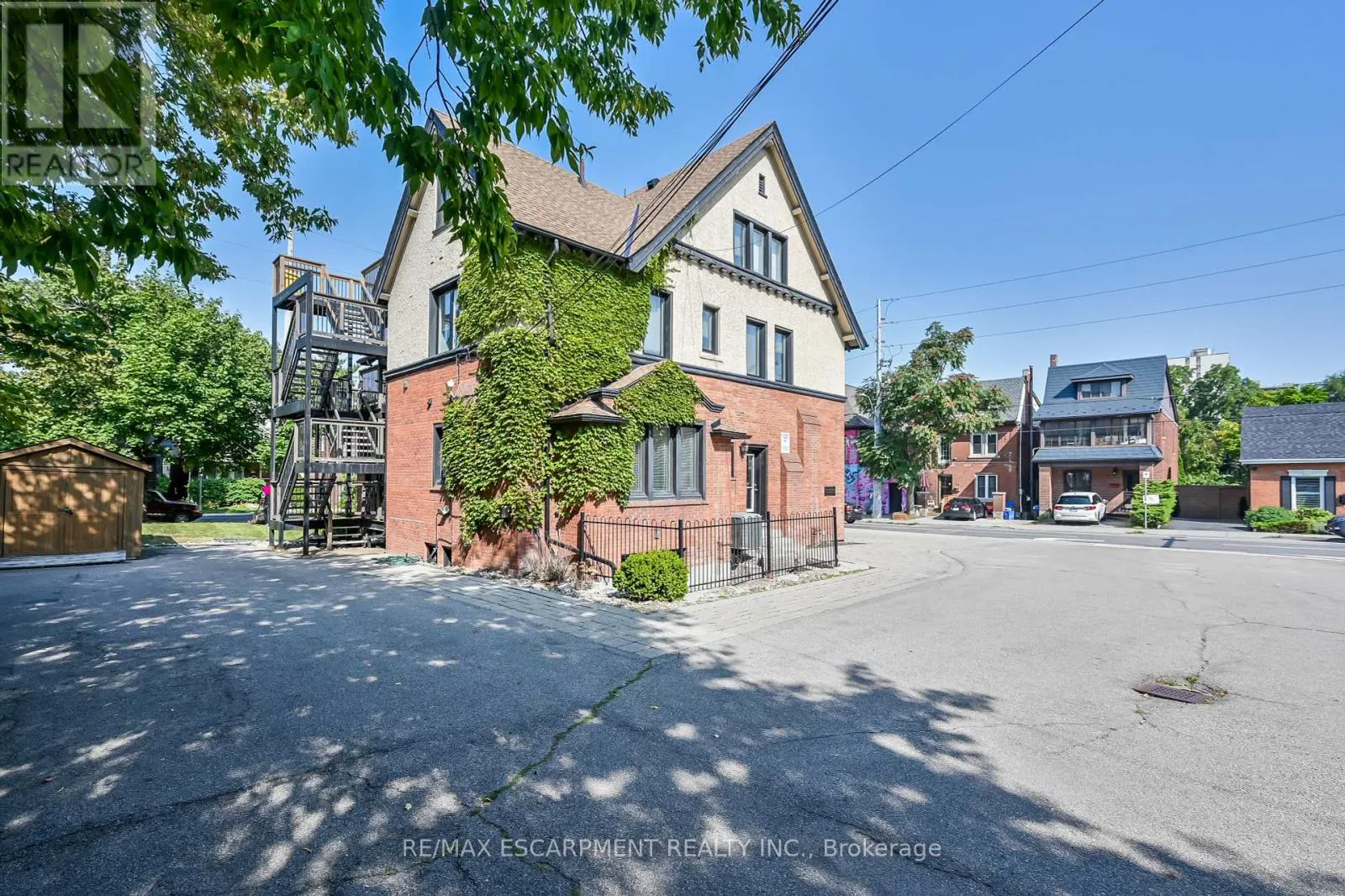 235 QUEEN STREET S