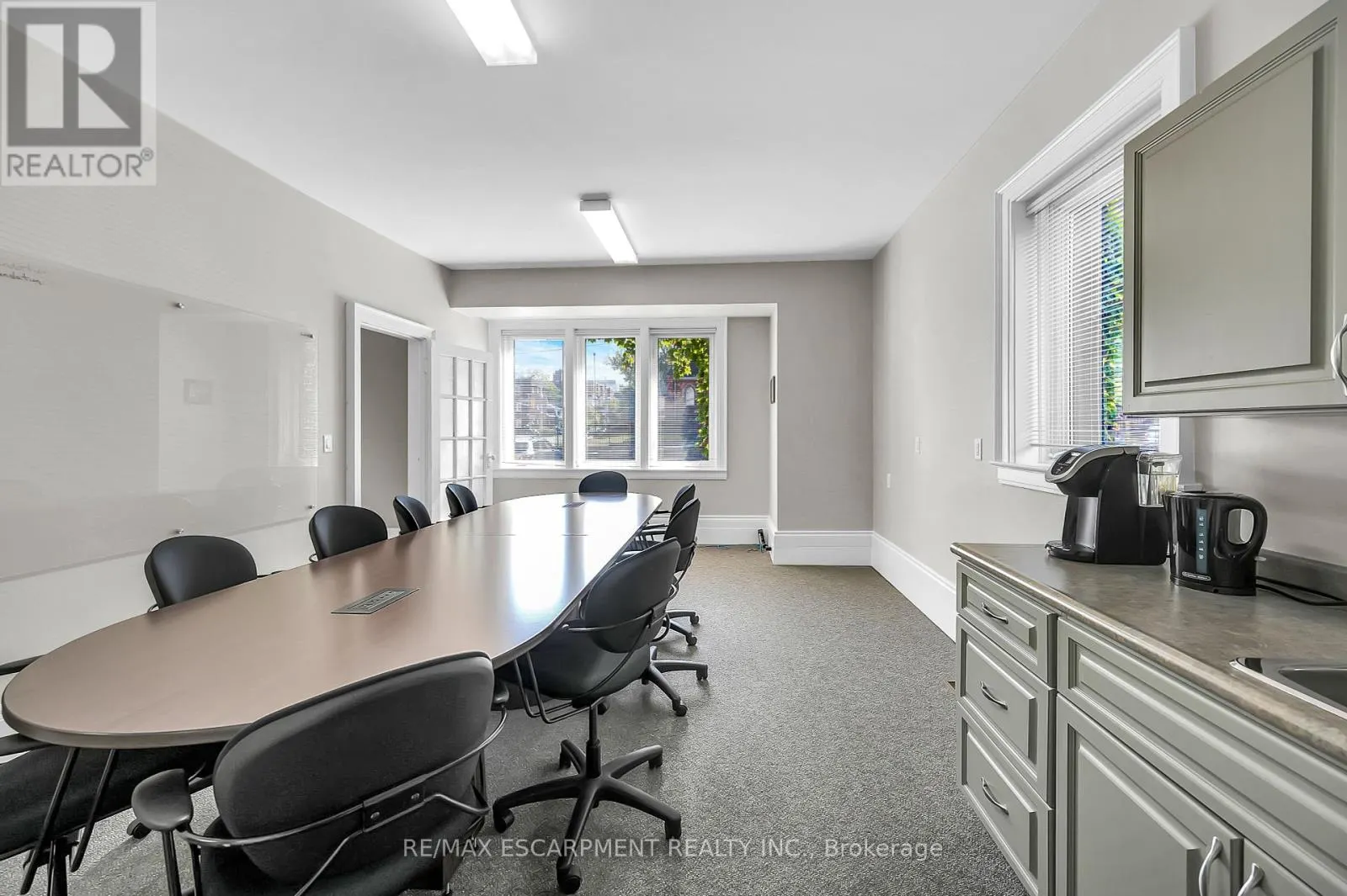 235 QUEEN STREET S