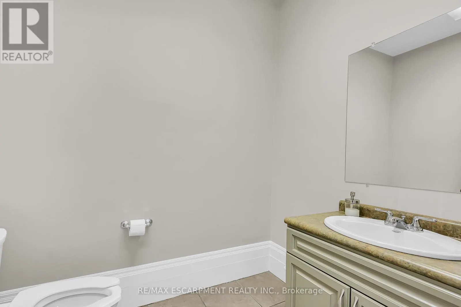 235 QUEEN STREET S