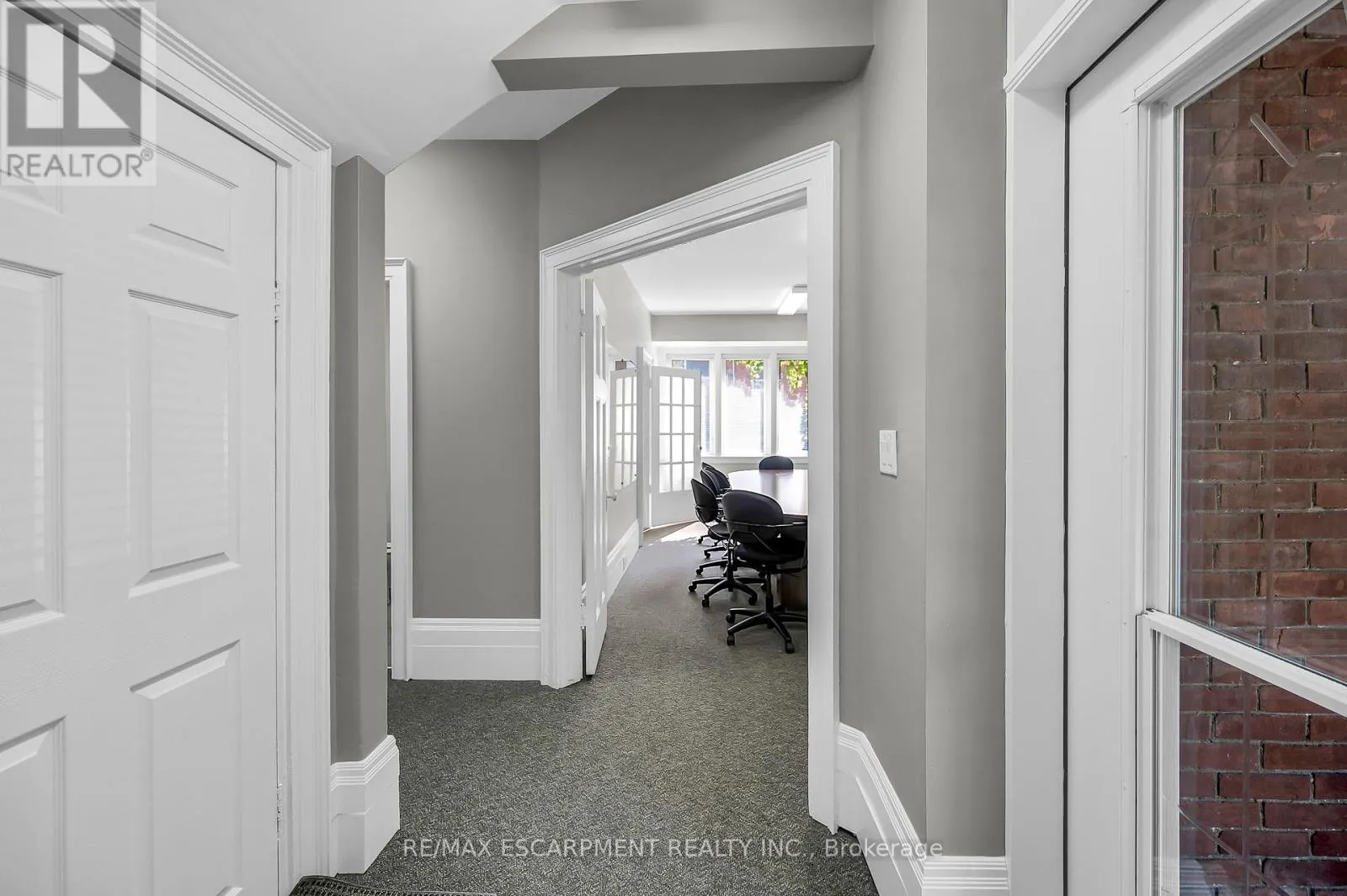 235 QUEEN STREET S