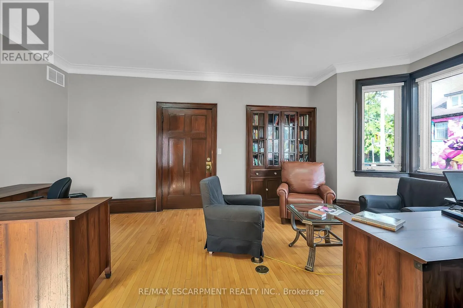 235 QUEEN STREET S