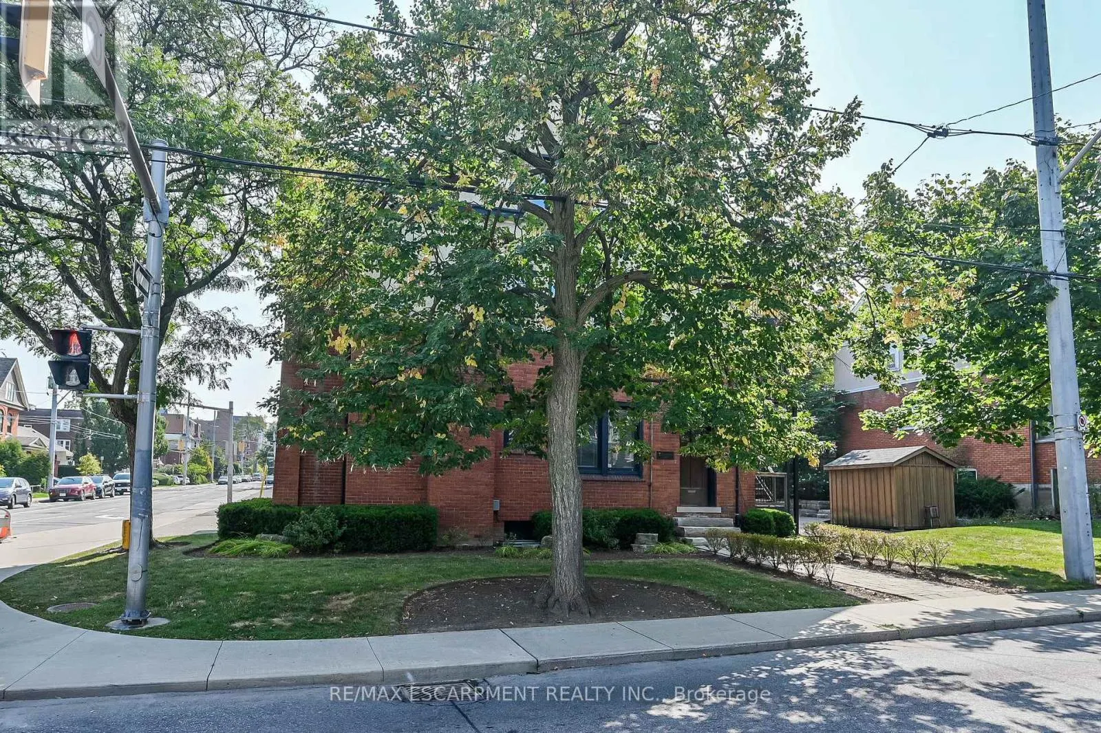 235 QUEEN STREET S
