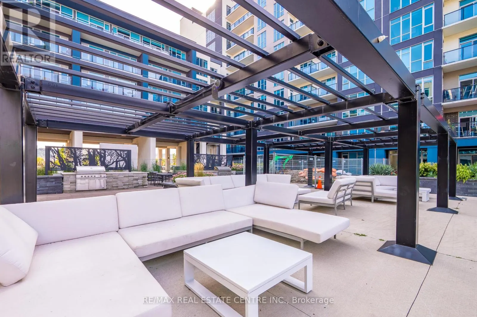 402 - 16 CONCORD PLACE