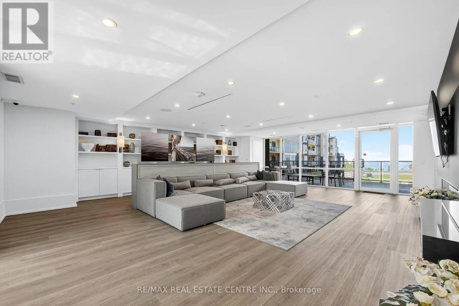 402 - 16 CONCORD PLACE