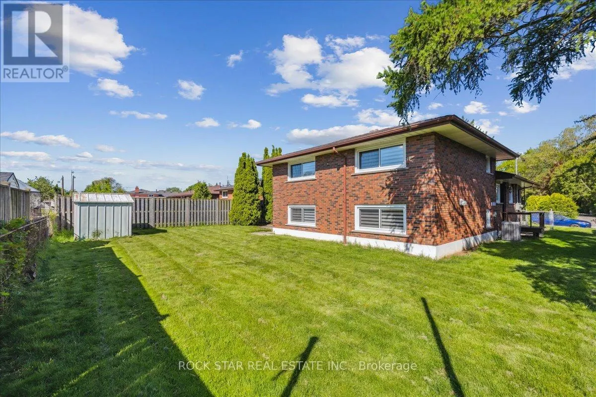 UPPER - 258 POTTRUFF ROAD N