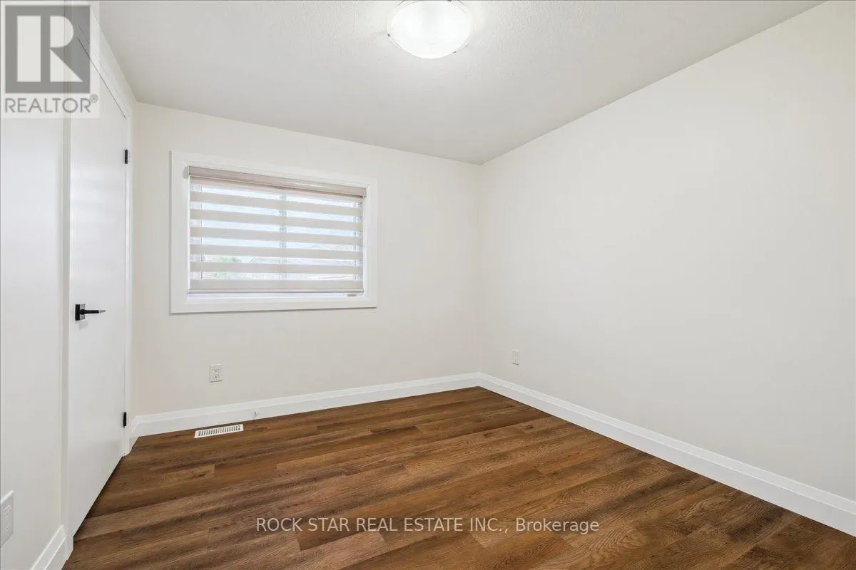 UPPER - 258 POTTRUFF ROAD N