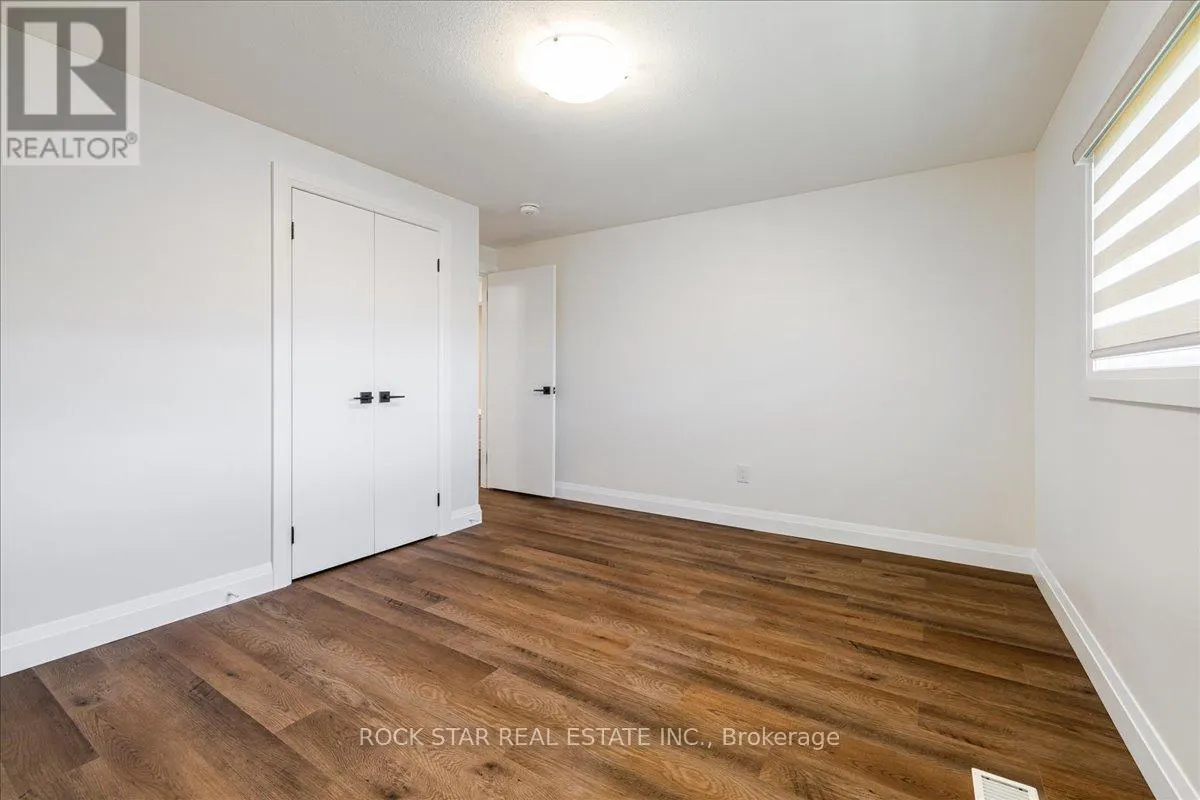 UPPER - 258 POTTRUFF ROAD N