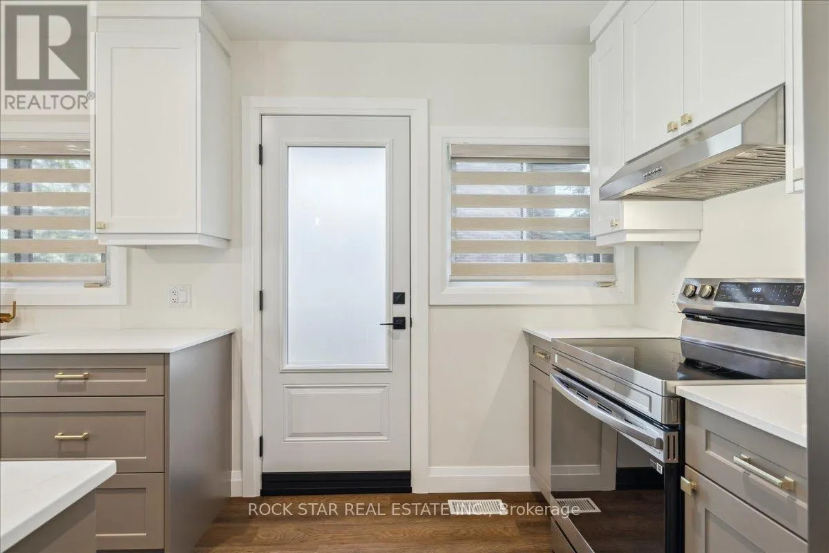 UPPER - 258 POTTRUFF ROAD N