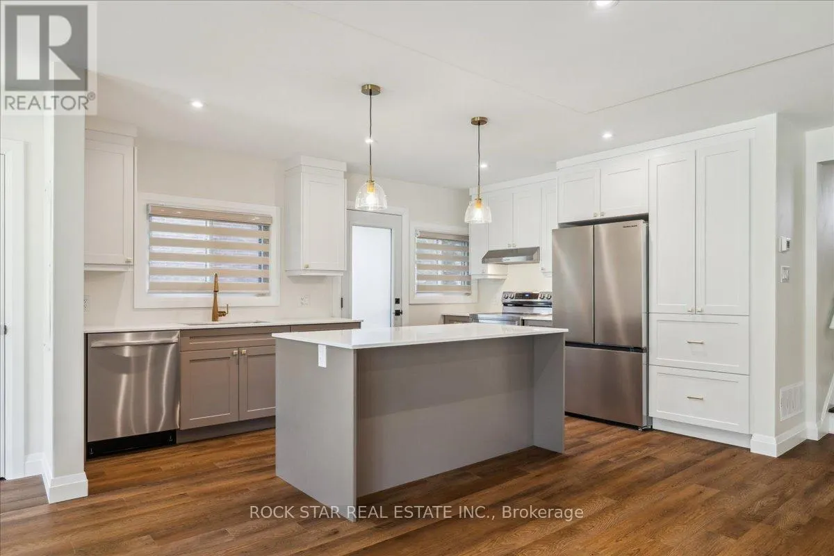 UPPER - 258 POTTRUFF ROAD N
