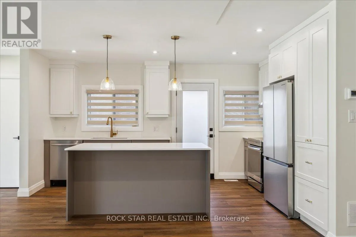 UPPER - 258 POTTRUFF ROAD N