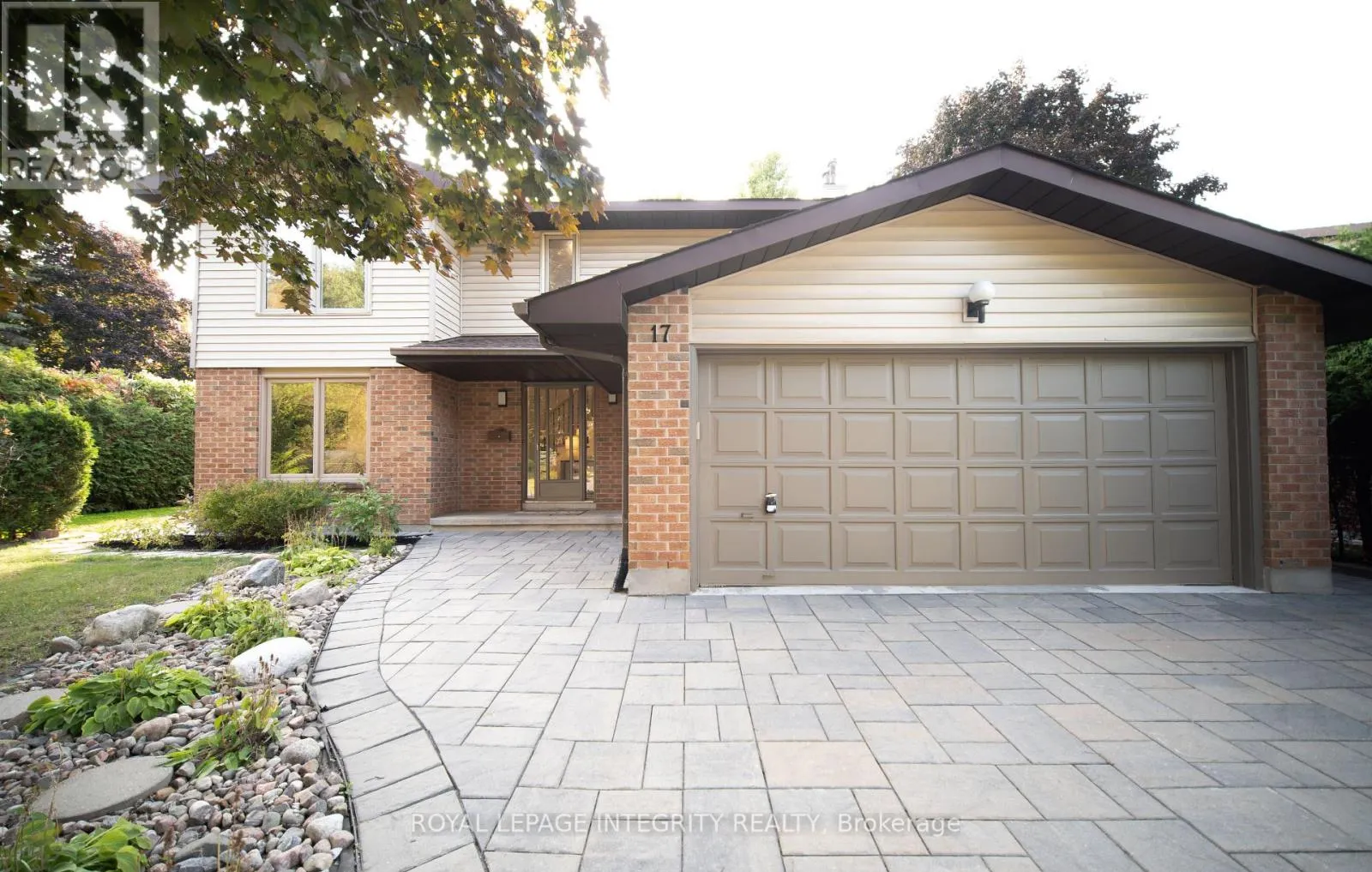 17 MCCLURE CRESCENT