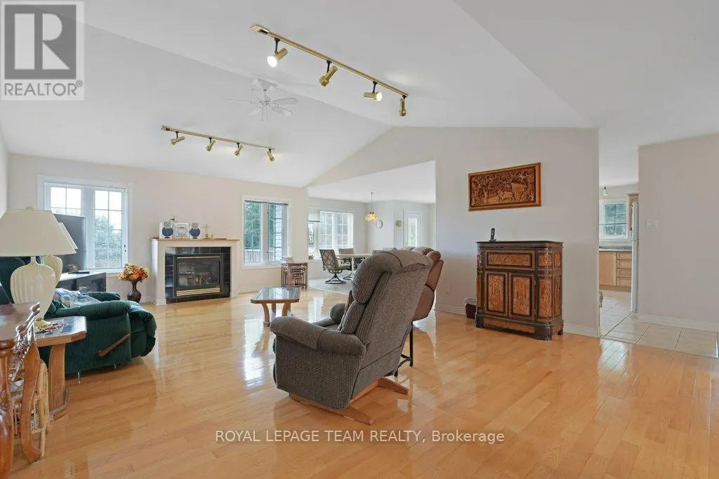 2120 TRAILWOOD DRIVE