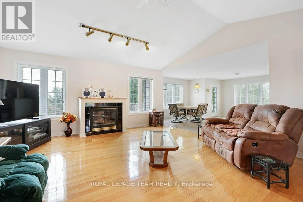 2120 TRAILWOOD DRIVE