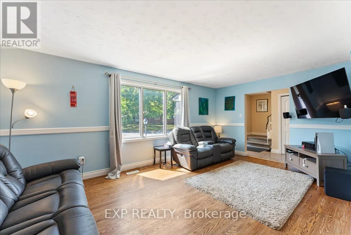 822 FOXE STREET