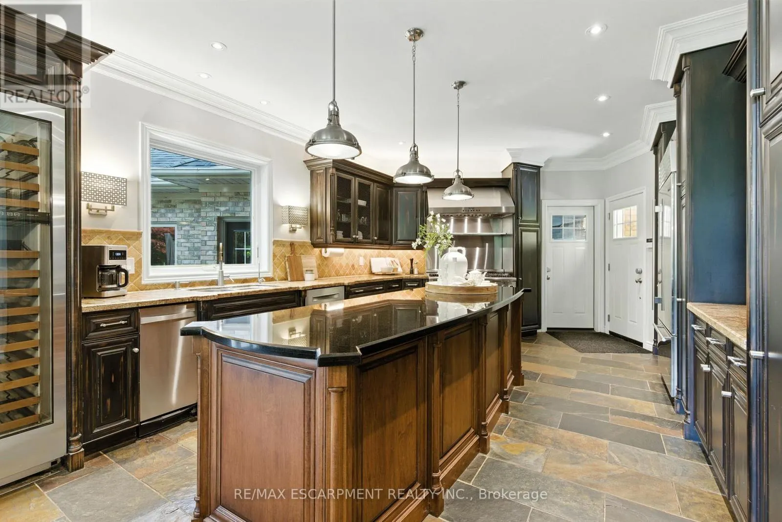 26 PARKSHORE PLACE