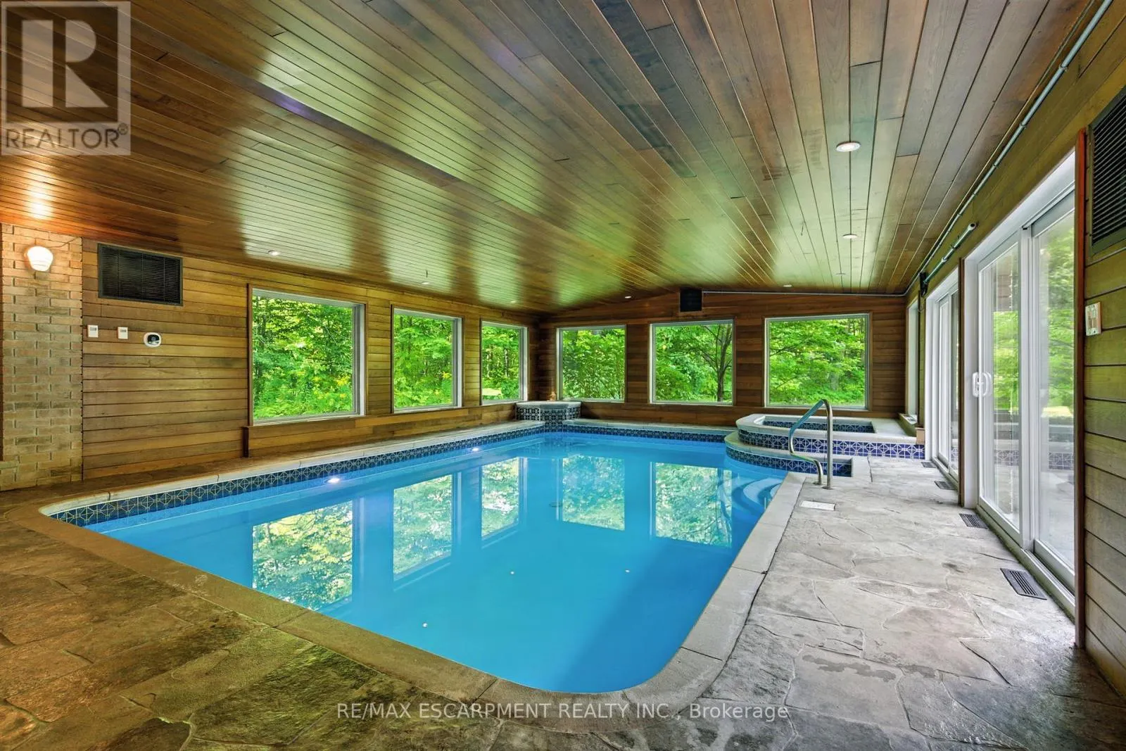 26 PARKSHORE PLACE