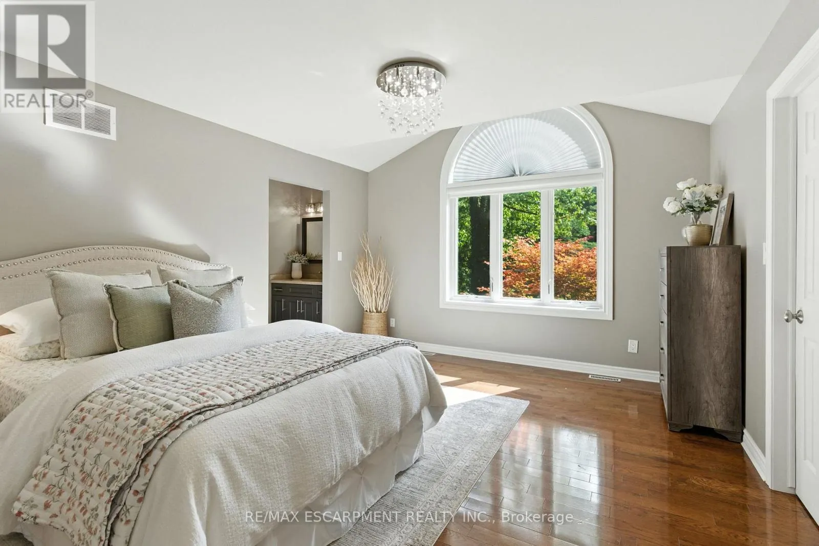26 PARKSHORE PLACE