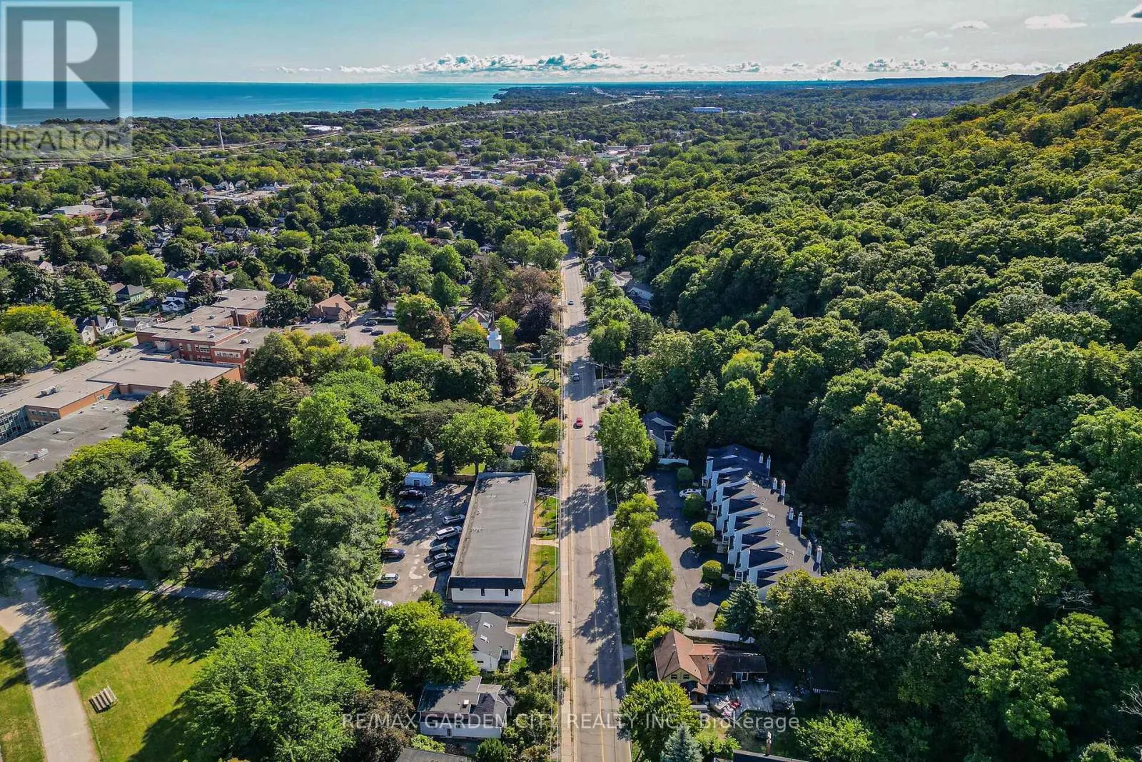 8 - 177 MAIN STREET W