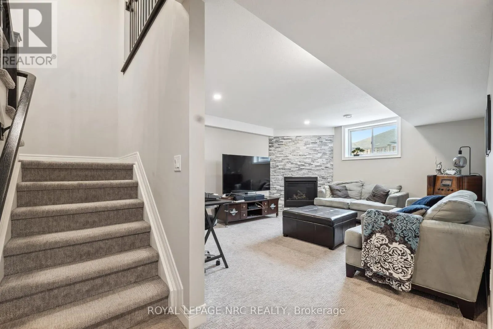 110 NORTH VALLEY DRIVE