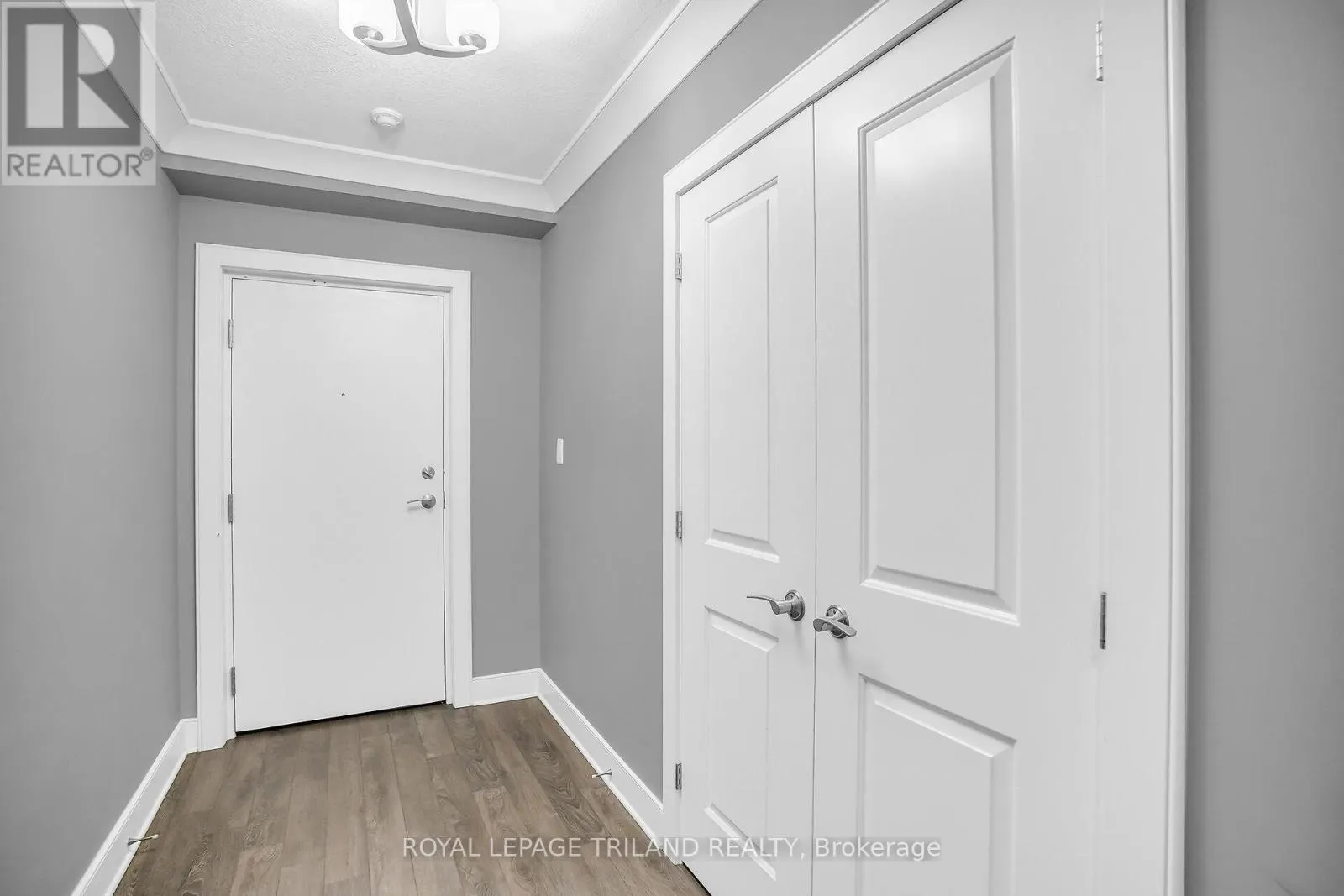 401 - 340 SUGARCREEK TRAIL, #401